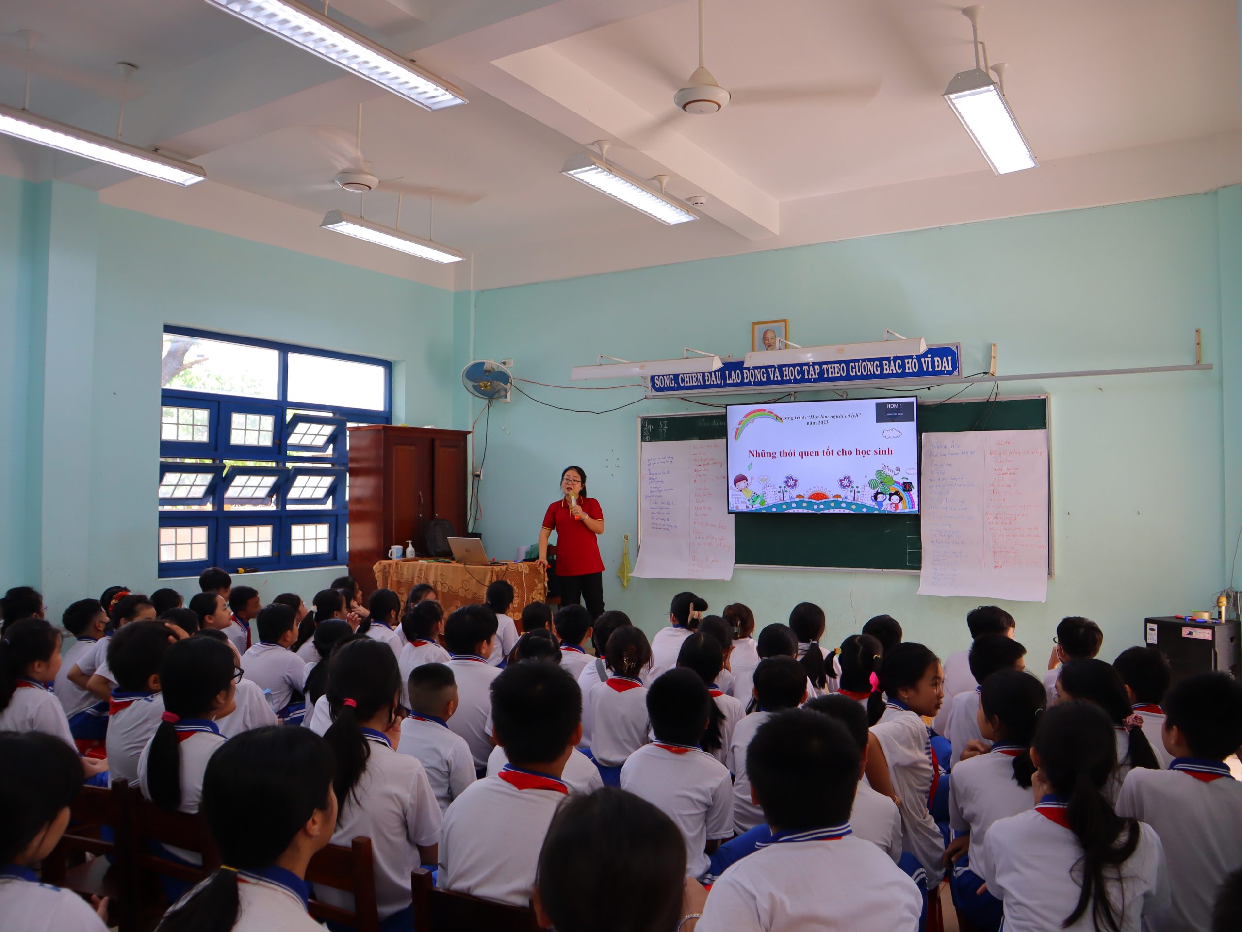 Tổ chức chương trình “Học làm người có ích” năm 2023 cho hơn 100 em học sinh trường Tiểu học Quang Trung, thành phố Quy Nhơn.