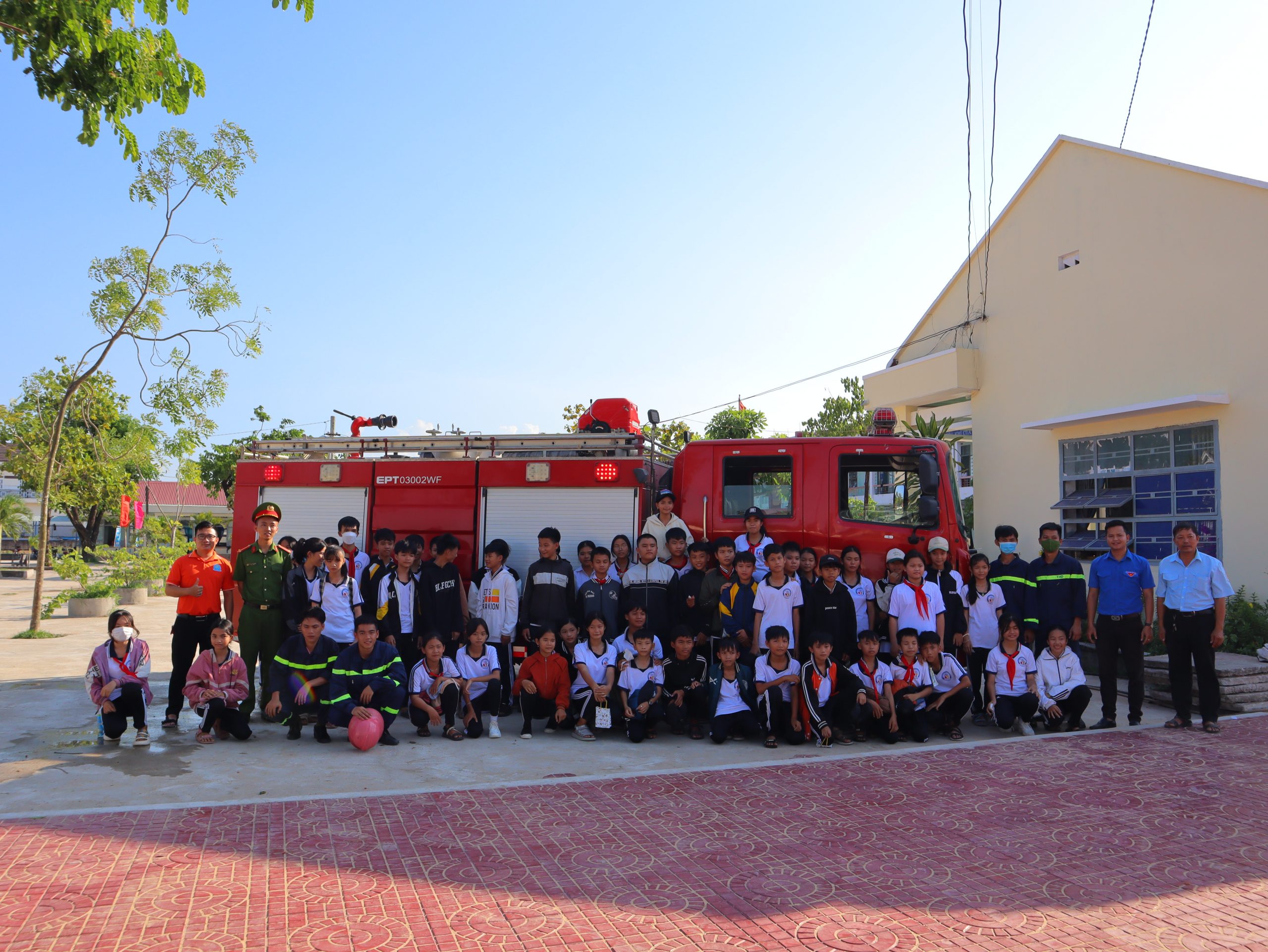 Tổ chức chương trình “Học làm chiến sĩ cảnh sát phòng cháy chữa cháy” năm 2023 cho học sinh trường THCS Nhơn Tân, thị xã An Nhơn.