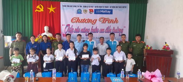 Tổ chức chương trình “Tiếp sức nâng bước em đến trường” năm 2023 tại xã Phước Thắng huyện Tuy Phước.