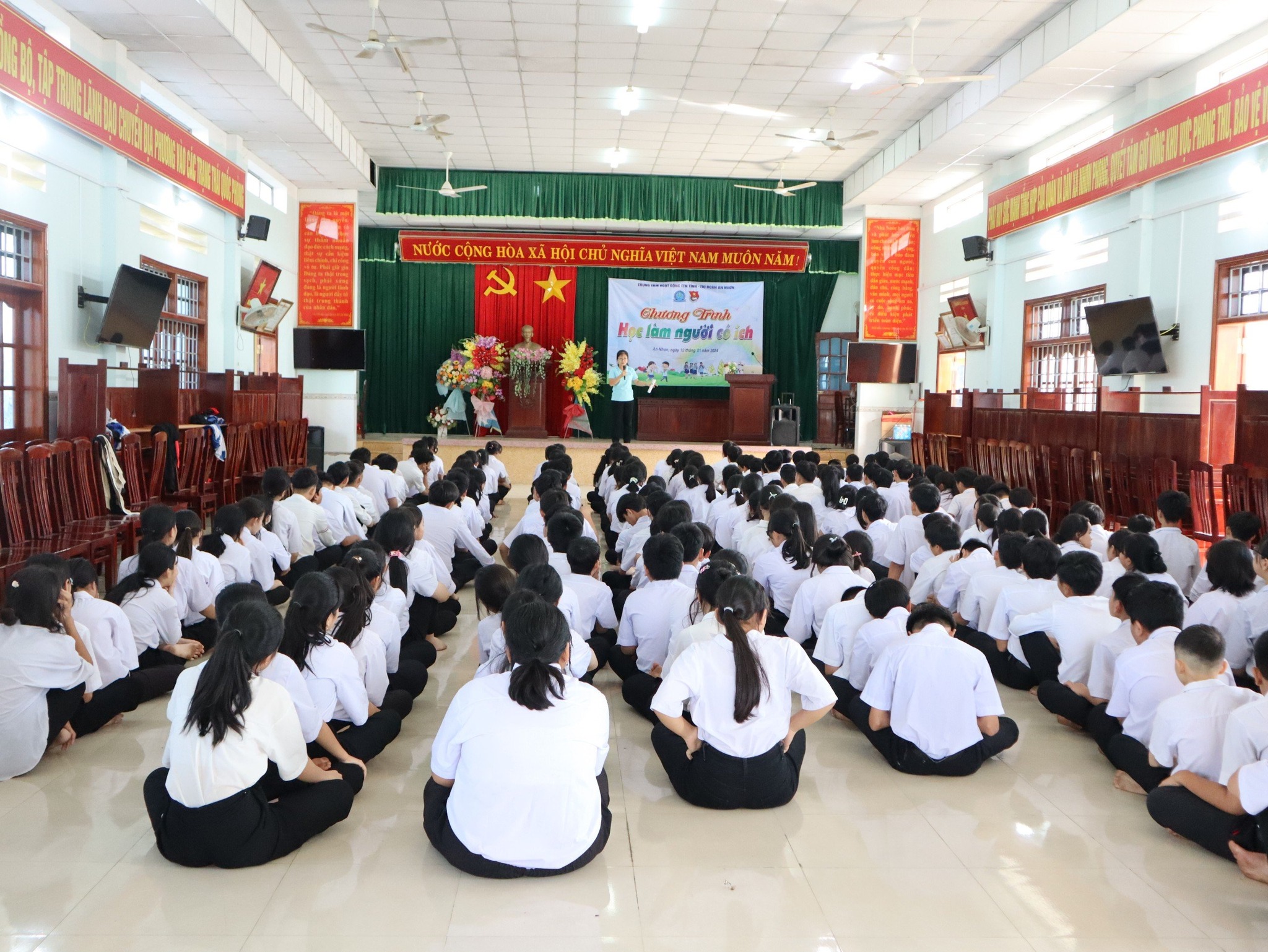 Tổ chức chương trình “Học làm người có ích” tại Trường THCS Nhơn Hậu và Trường THCS Nhơn Phong, Thị xã An Nhơn.
