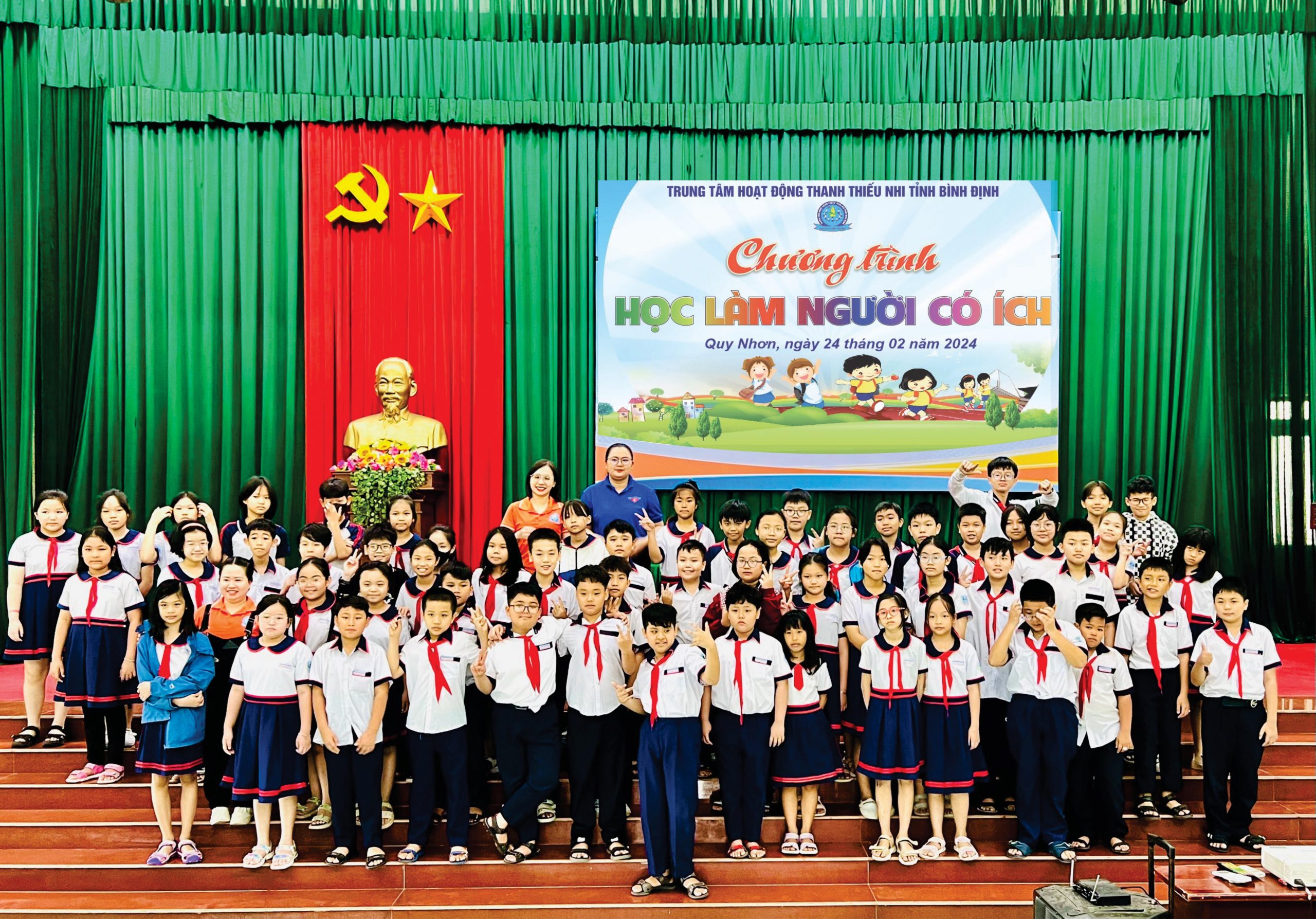 Tổ chức chương trình “Học làm người có ích” cho 200 em học sinh Trường Tiểu học Võ Văn Dũng, thành phố Quy Nhơn.